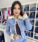 Jaquetinha jeans pelucia